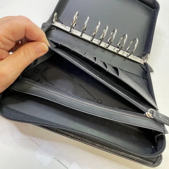 Franklin Covey  Zip Around Classic Planner  7 Ring  10.5" X 8" Black - Picture 6 of 14